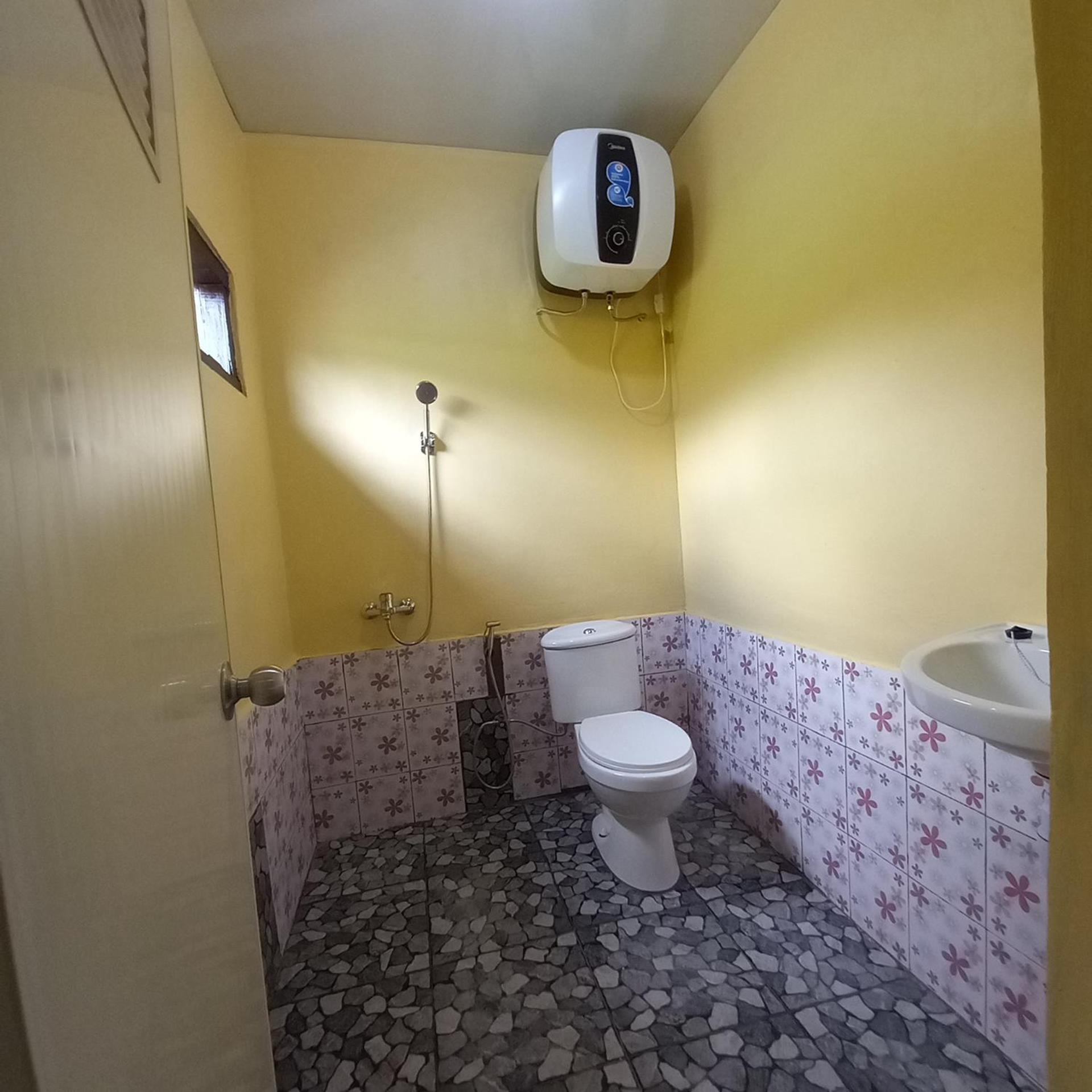 Tange Guest House Рутенг Экстерьер фото