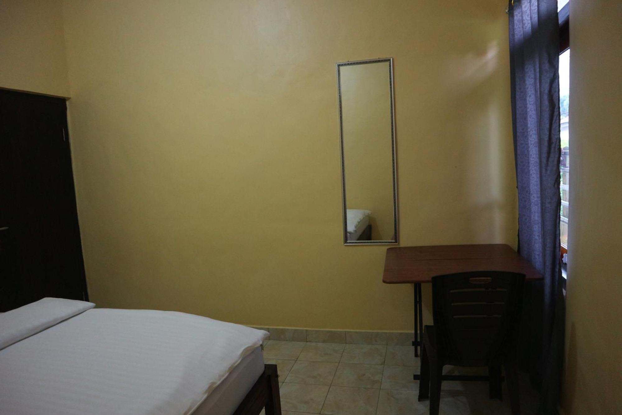 Tange Guest House Рутенг Экстерьер фото